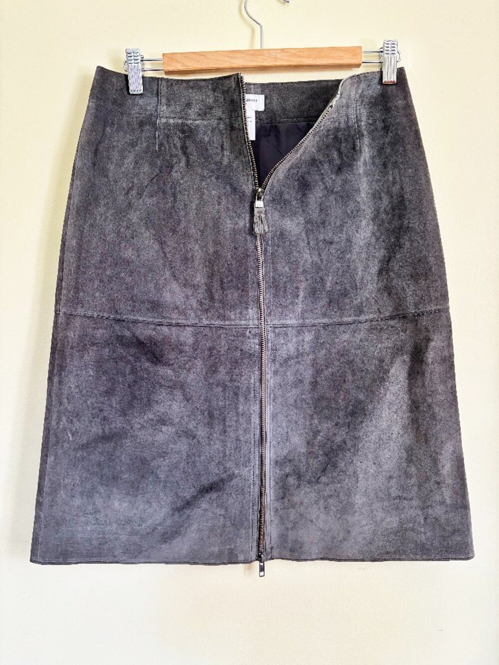 Isaac Mizrahi for Target Suede Zipper Front Skirt. NEVER WORN Size 6